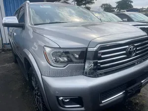 Toyota Sequoia Platinum 4dr SUV 4WD (5.7L 8cyl 6A) 2014 Silver