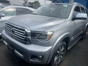 Toyota Sequoia Platinum 4dr SUV 4WD (5.7L 8cyl 6A) 2014 Silver