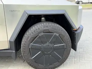 Tesla Cybertruck Cyberbeast AWD 2025 Gold