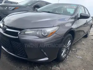 Toyota Camry SE 4dr Sedan (2.5L 4cyl 6A) 2016 Gray