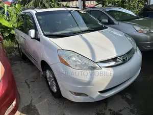 Toyota Sienna XLE Limited FWD 2009 White