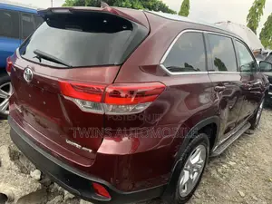 Toyota Highlander Limited 4dr SUV AWD (3.5L 6cyl 6A) 2015 Red