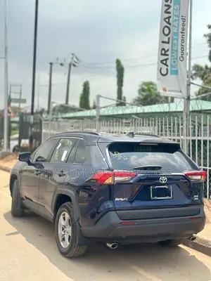 Toyota RAV4 XLE AWD 2024 Blue