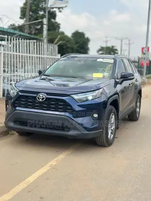 Toyota RAV4 XLE AWD 2024 Blue