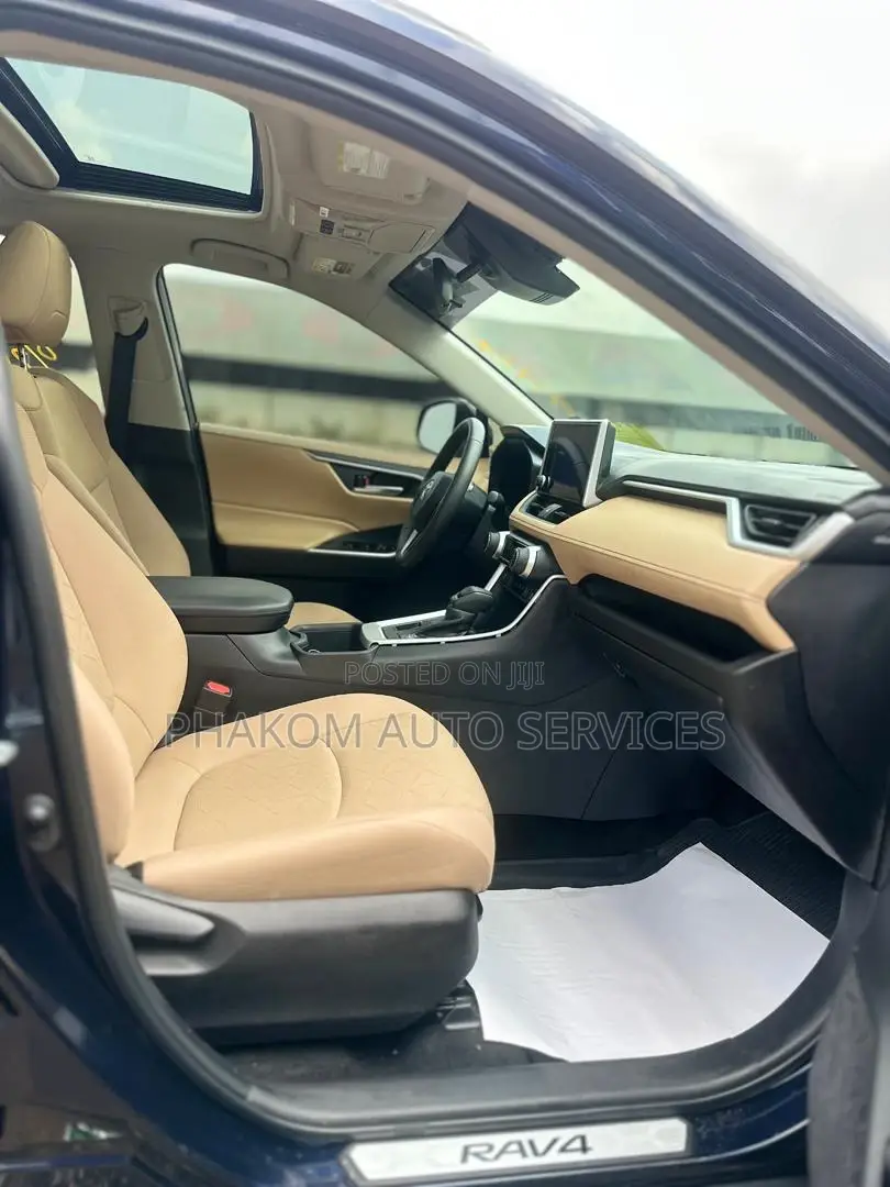 Toyota RAV4 XLE AWD 2024 Blue