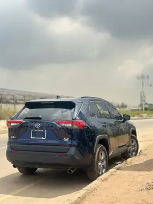 Toyota RAV4 XLE AWD 2024 Blue