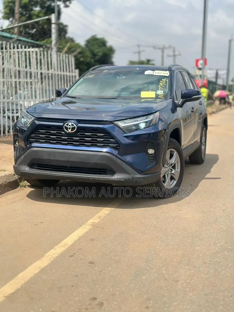 Toyota RAV4 XLE AWD 2024 Blue