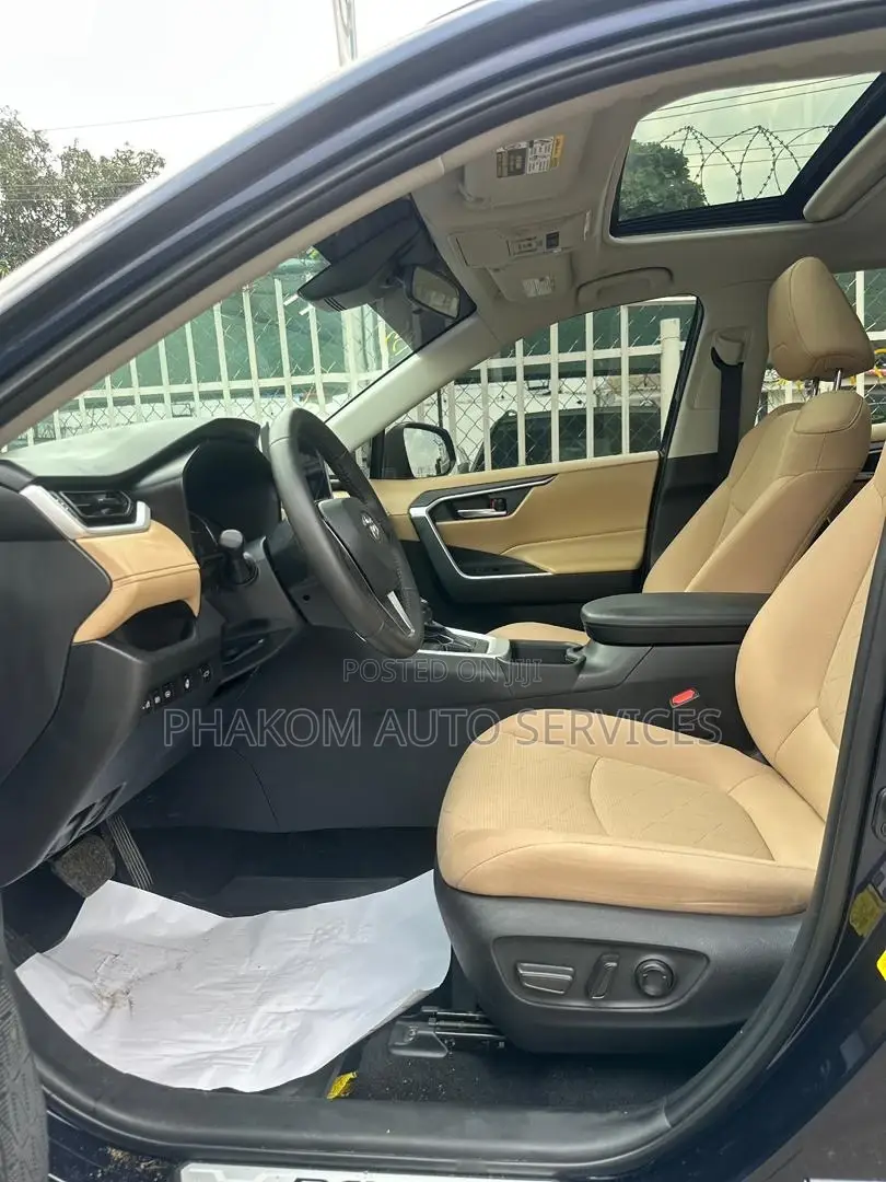 Toyota RAV4 XLE AWD 2024 Blue