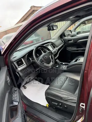 Toyota Highlander XLE 4dr SUV AWD (3.5L 6cyl 6A) 2015 Red