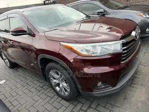 Toyota Highlander XLE 4dr SUV AWD (3.5L 6cyl 6A) 2015 Red