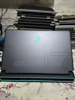 Laptop Dell Alienware m17 R5 32GB AMD Ryzen 7 SSD 1T