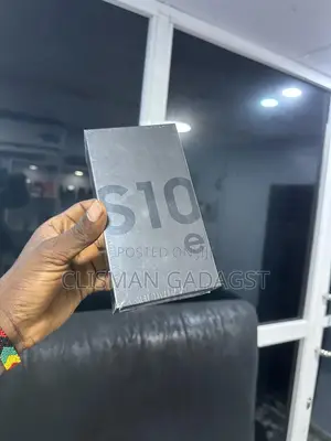New Samsung Galaxy S10e 128 GB Black