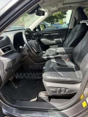 Toyota Highlander XLE 2021 Gray