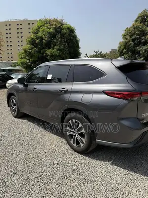 Toyota Highlander XLE 2021 Gray