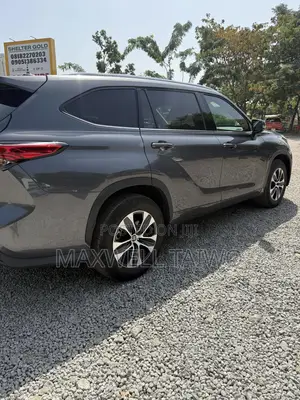 Toyota Highlander XLE 2021 Gray