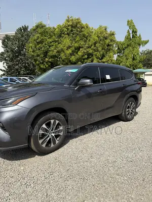 Toyota Highlander XLE 2021 Gray