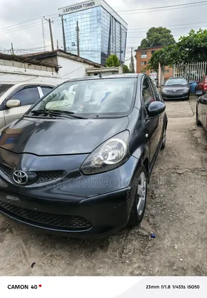 Toyota Aygo 1.0 5-Door 2012 Gray