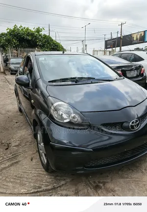 Toyota Aygo 1.0 5-Door 2012 Gray