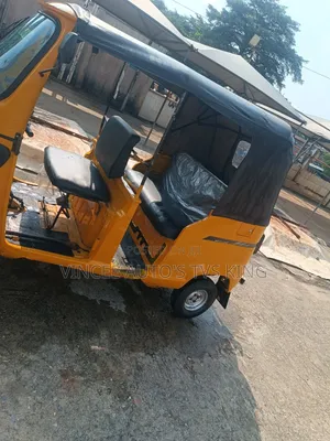 TVS King Cargo 2022 Yellow
