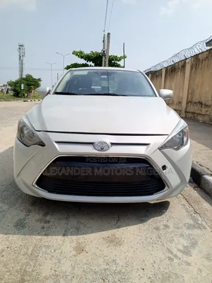 Toyota Yaris LE Sedan 4dr 2019 Gold
