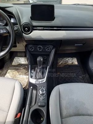 Toyota Yaris LE Sedan 4dr 2019 Gold