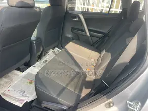 Toyota RAV4 XLE 4dr SUV AWD (2.5L 4cyl 6A) 2018 Silver