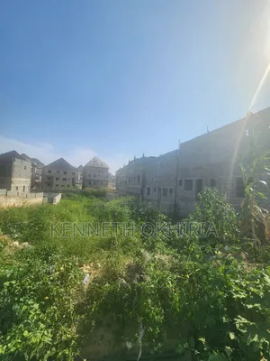 Buildable Plot of Land in a Fantastic Estate
