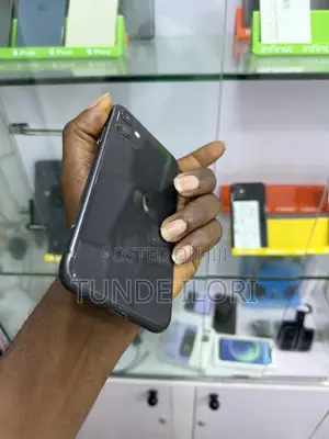 Apple iPhone 11 64 GB Black