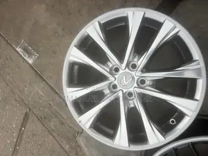 17 Inches Alloyed Wheels