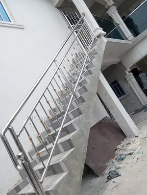 Stairs Stainless Handrail And Gold Cumbi