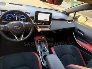 Toyota Corolla 2024 Silver
