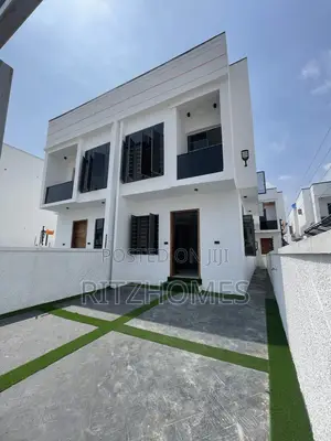 3bdrm Duplex in Ikota for sale