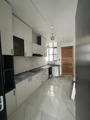 3bdrm Duplex in Ikota for sale