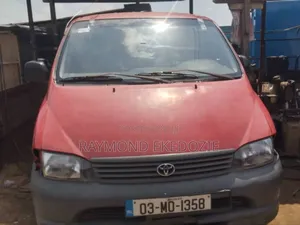 Toyota HiAce 2004 Red