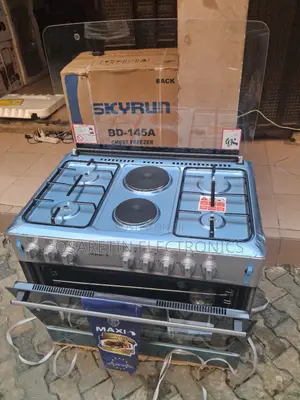 Maxi Gas Cooker Four Burnner and Two Hot Plate