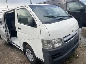 Toyota HiAce 2012 White