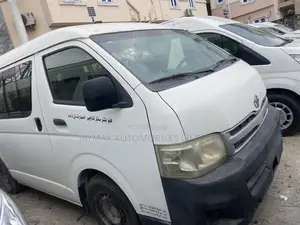 Toyota HiAce 2013 White