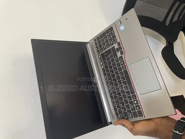 Laptop Fujitsu Lifebook E756 8GB Intel Core i7 SSD 256GB in Ojo