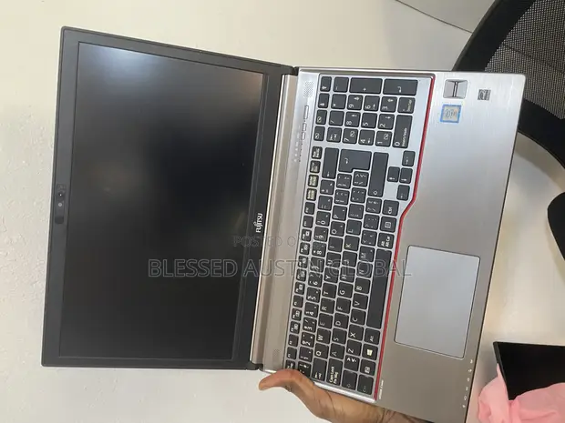Laptop Fujitsu Lifebook E756 8GB Intel Core i7 SSD 256GB in Ojo