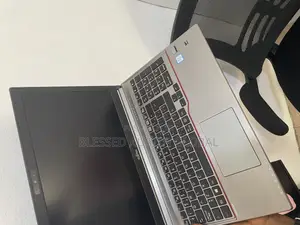 Laptop Fujitsu Lifebook E756 8GB Intel Core i7 SSD 256GB