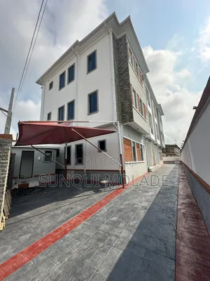 3bdrm Block of Flats in Surulere for sale