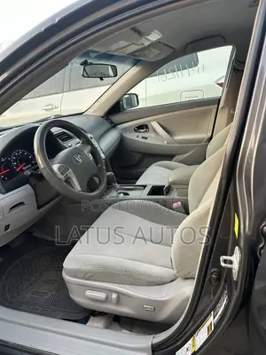 Toyota Camry LE 4dr Sedan (2.5L 4cyl 6AM) 2010 Gray