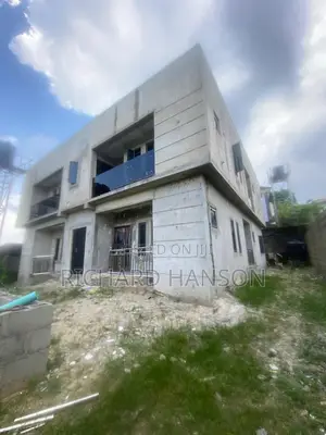 8bdrm Block of Flats in Sangotedo for sale