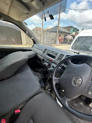 Toyota HiAce 2010 Silver