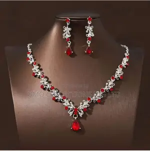 Elegant Exotic Jewelry Set – Crystal Necklace and Matching Earrings