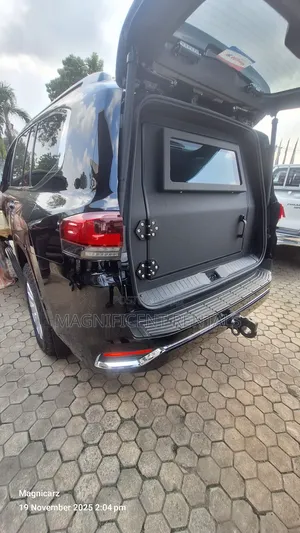 New Toyota Land Cruiser LC300 2025 Black