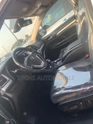 Toyota Highlander XLE 4x4 V6 (3.5L 6cyl 8A) 2018 Silver