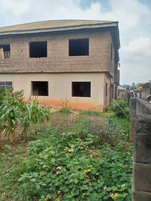 2bdrm Block of Flats in Diamond Estate for sale