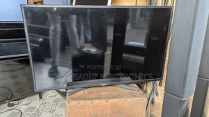 Uk Used Hisense 32" Uhd Smart Led Tv With Remote Control