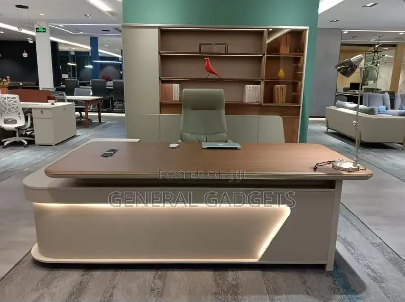 Luxurious Executive Wooden Office Table